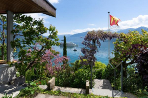 Villa with pool, garden & direct at lake